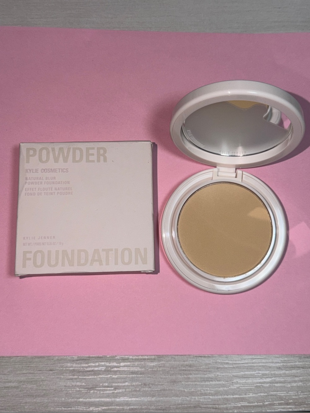 KYLIE COSMETICS
Natural Blur Powder Foundation
